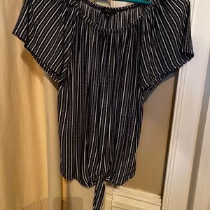 Short sleeved bottom tie shirt